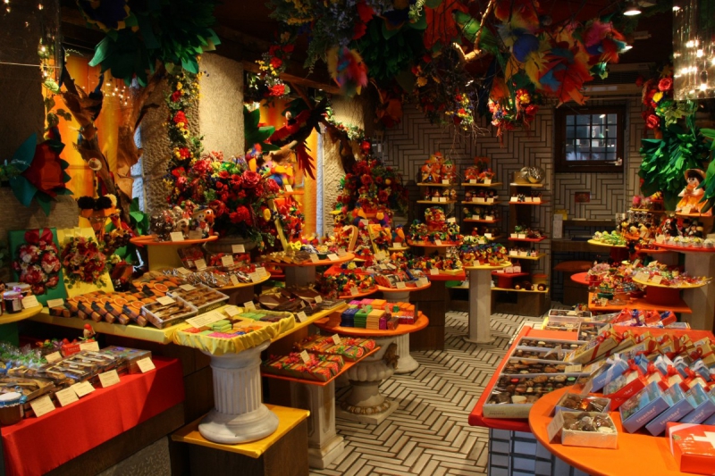 vente-VILLARS SUR VAR-min_candy_store_chocolate_shop_chocolate_switzerland-393515