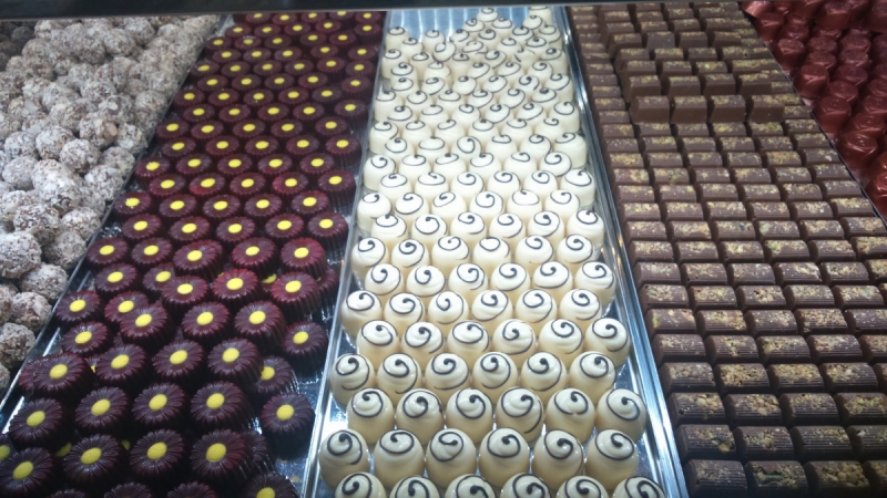 vente-VILLARS SUR VAR-min_chocolates_milk_chocolate_white_chocolate_truffles_candy_food_treat_cacao-1213769